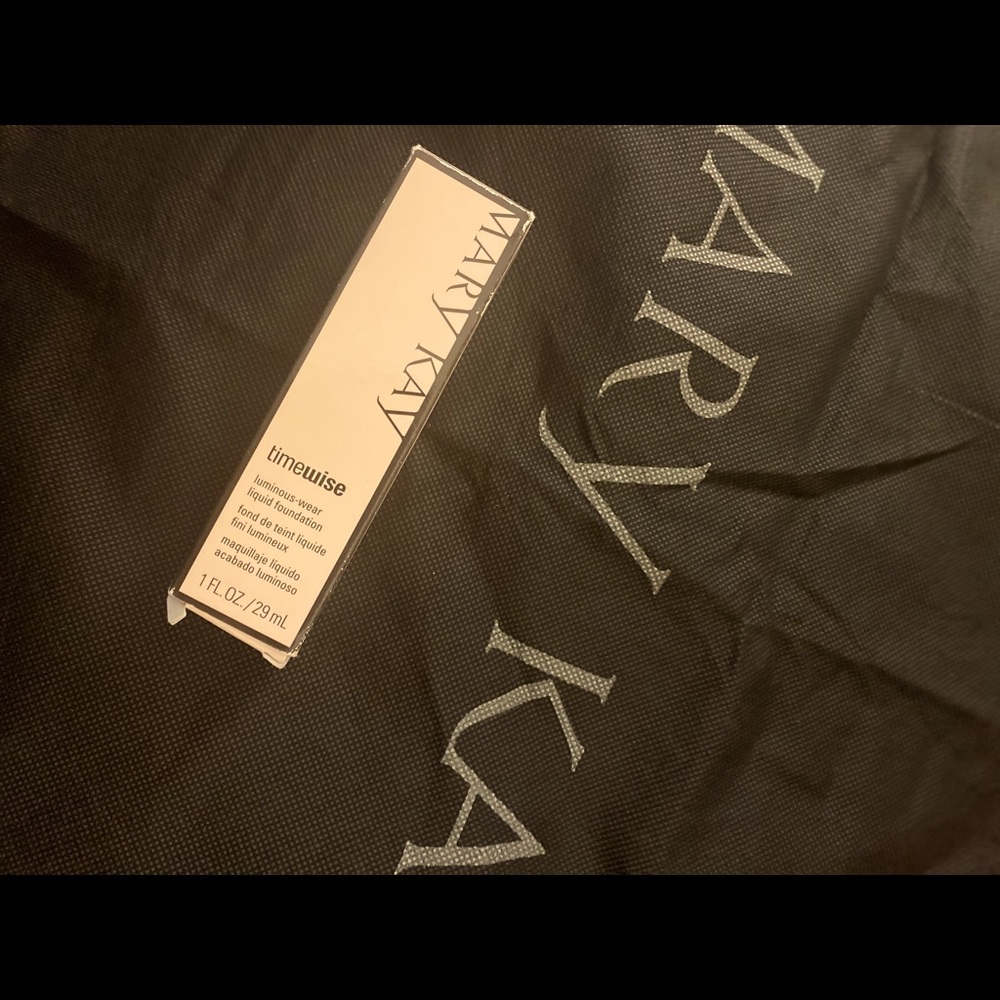 Mary Kay Luminous-Wear Bronze 2